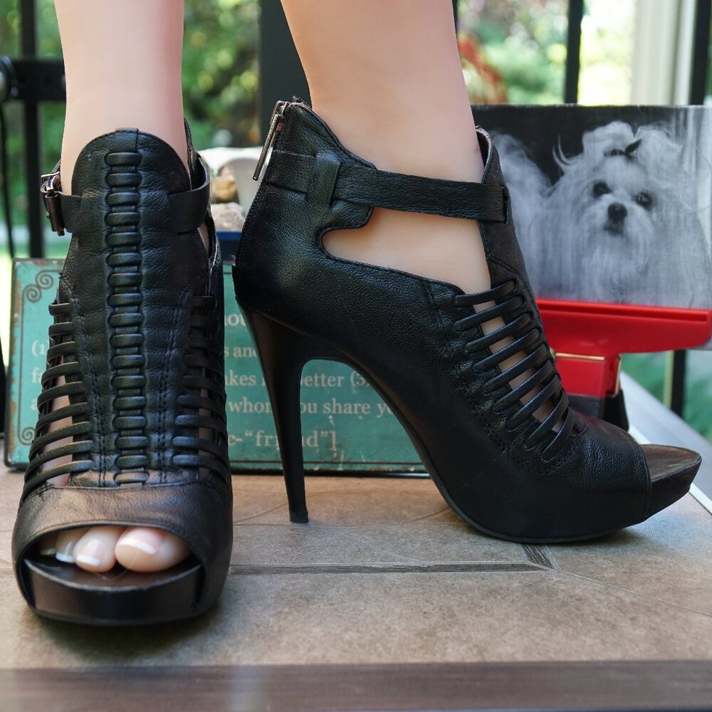 BCBGeneration GREGORY BLACK NILE LEATHER platform BOOTIE 7.5M
